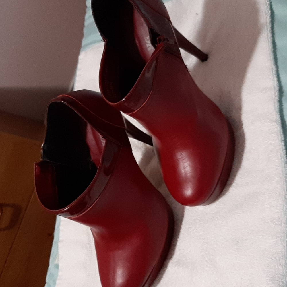 Heels - Picture 3 of 5